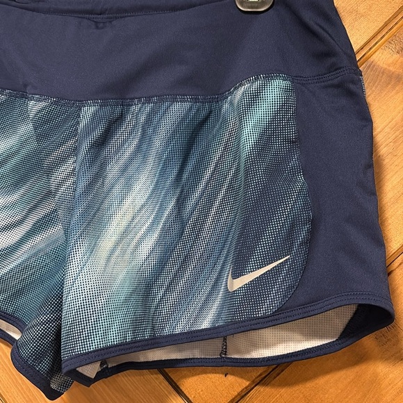 💜Nike Dry Fit Navy and Teal Patterned Shorts - Picture 5 of 6